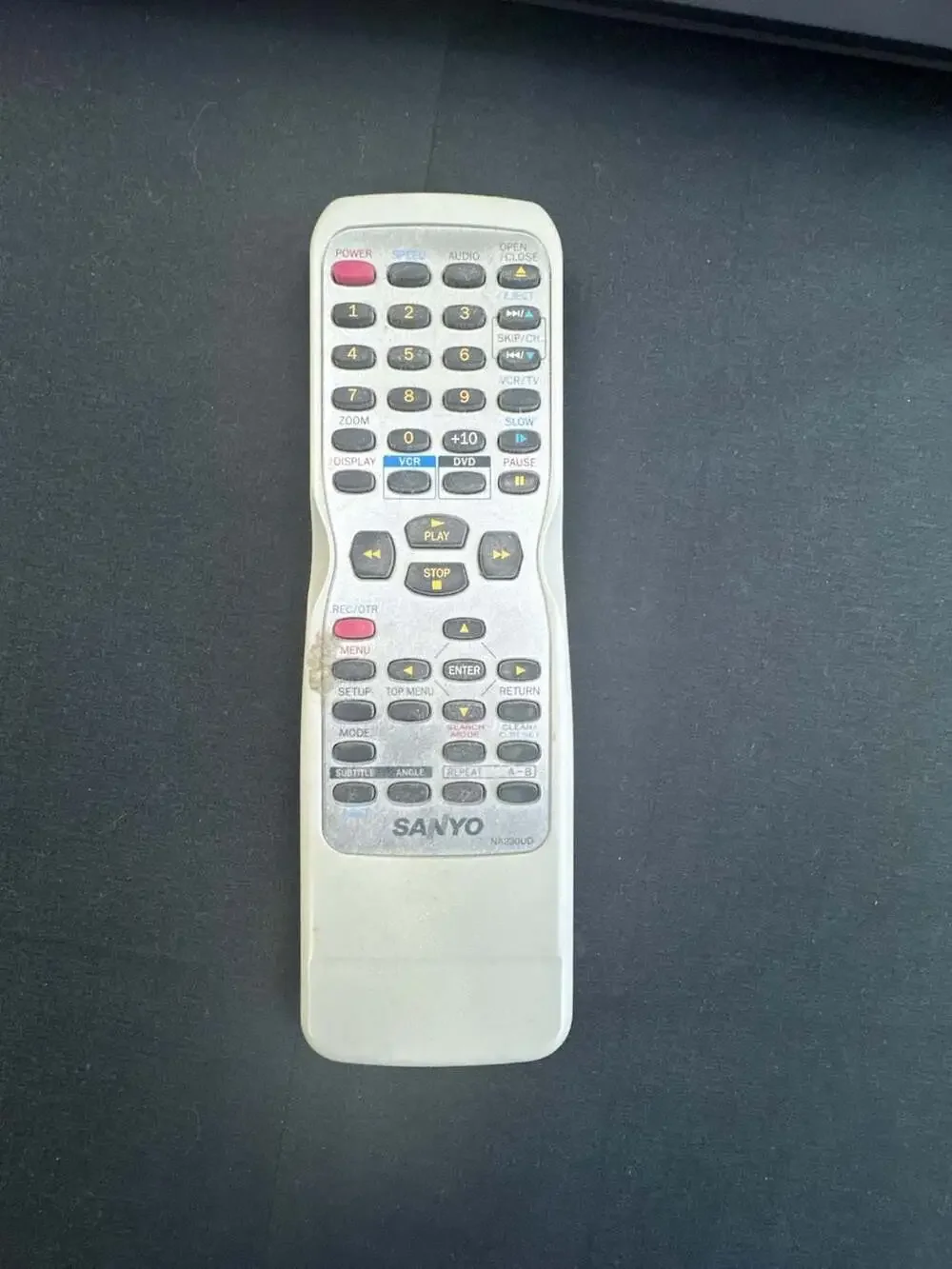 Sanyo DVW-7200 DVD Player & Video Cassette Recorder Combo with Remote